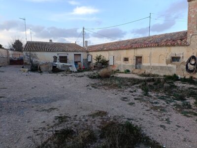 PARCELA CON CASA EN ZONA DE TOBARRA